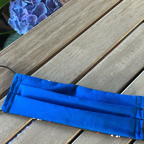 Kiss Face Mask with filter pocket & 3 free filters - Picture 5 of 9